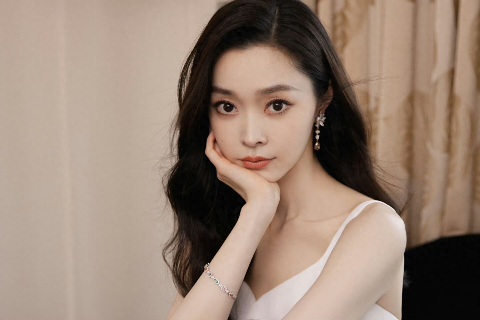 宋轶温婉大方端庄优雅造型：女神好美