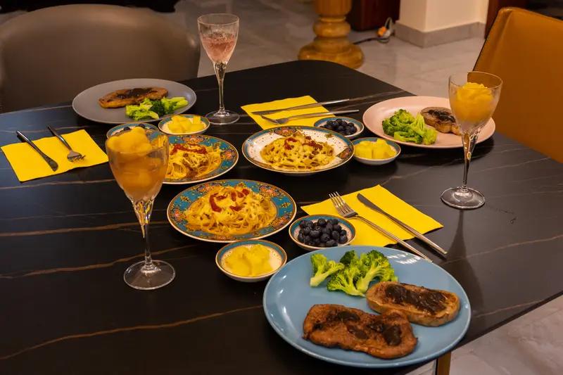 晚餐少吃对减肥有一定帮助，但想靠它单枪匹马实现减肥目标，有点难。晚上人体代谢率