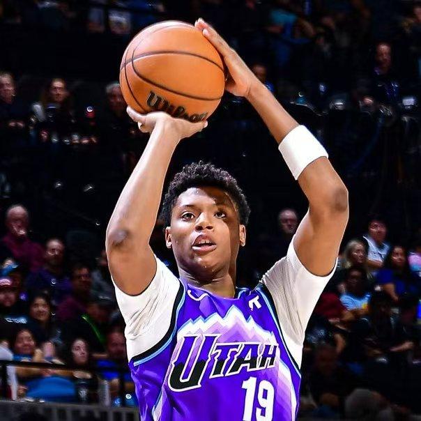 爵士队：强扭的瓜也可以很甜。2025年NBA选秀，76人用4号签选了后卫埃奇库