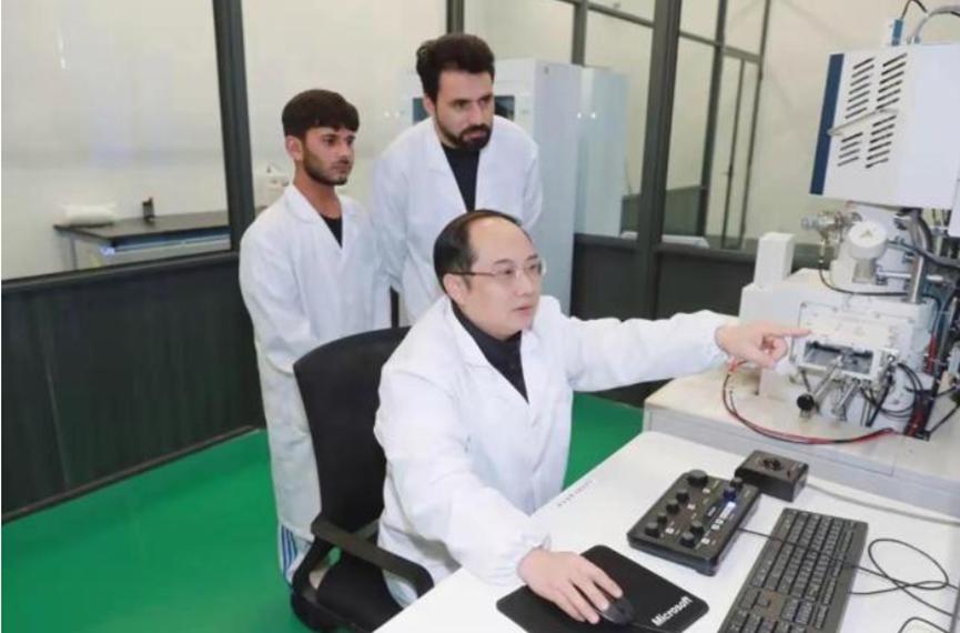 艺术来源于生活。江苏科技大学那位传奇博导郭伟的经历，要是拍成电视剧或者电影指定