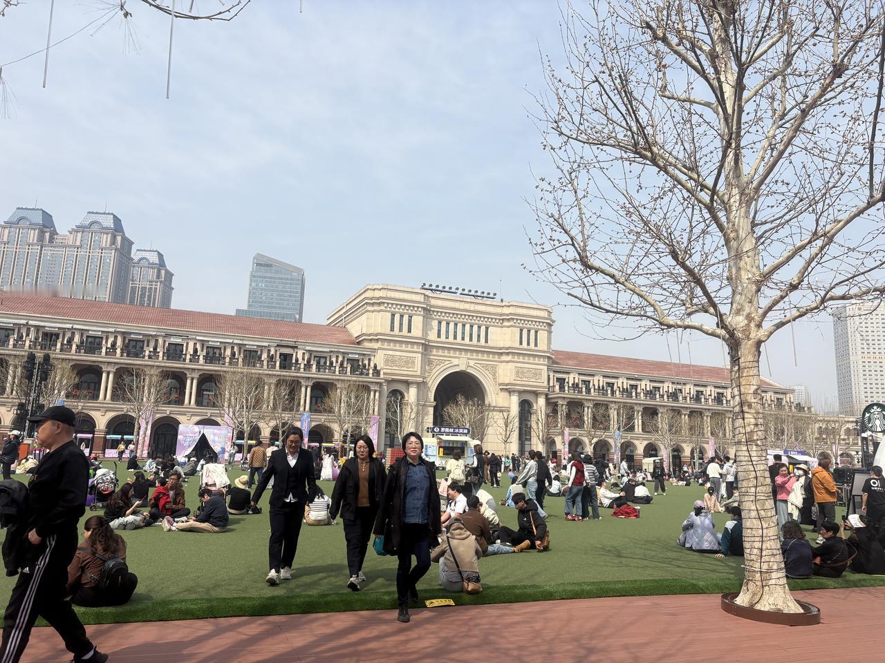 闺蜜都快愁死了，闺女今年三十岁了，搞个比她大12岁的男朋友，重点是这个男人还没毕