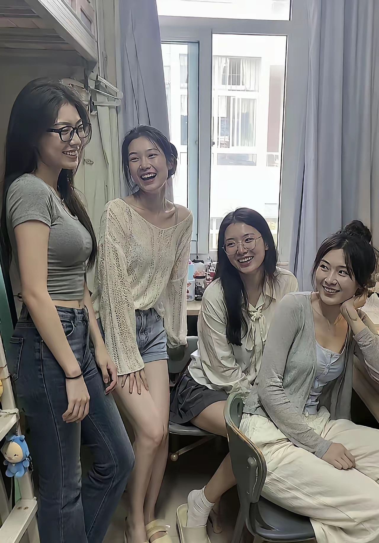 大学舍友，哪个颜值最高？