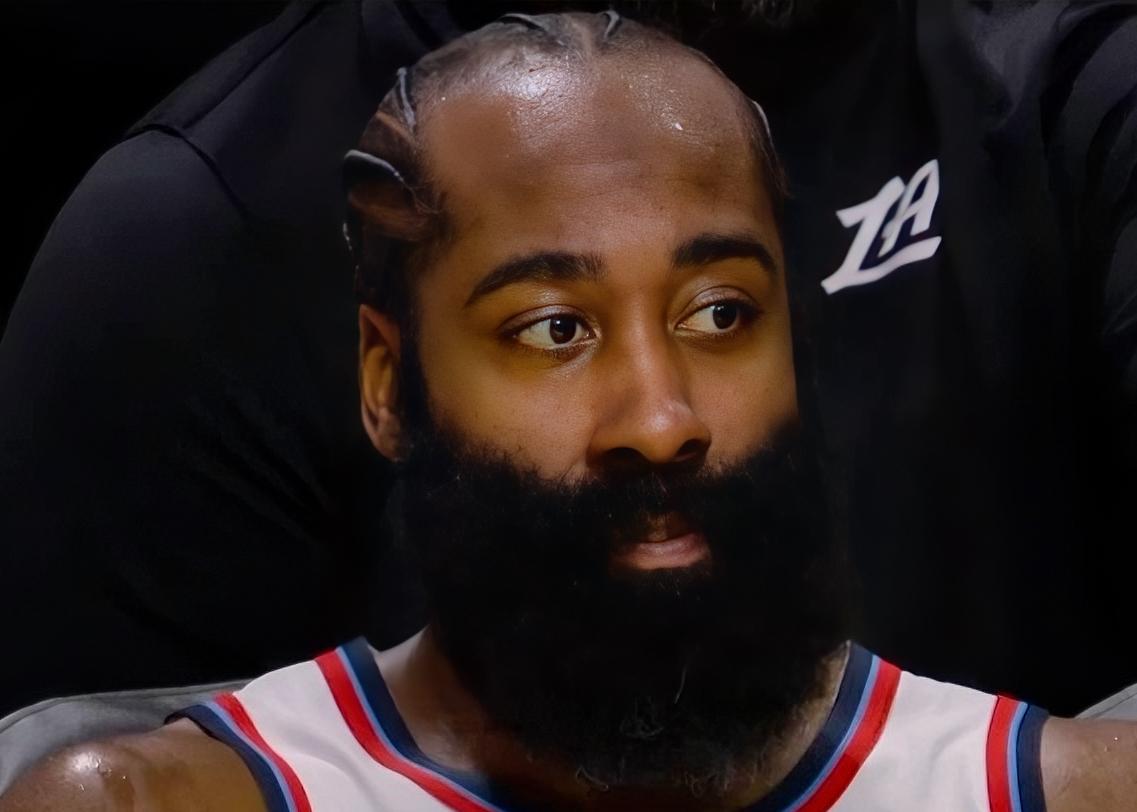 杜兰特：三弟，现在的快船，怎么感觉就你一个人想赢球的？？？哈登：正常啊！！卡子