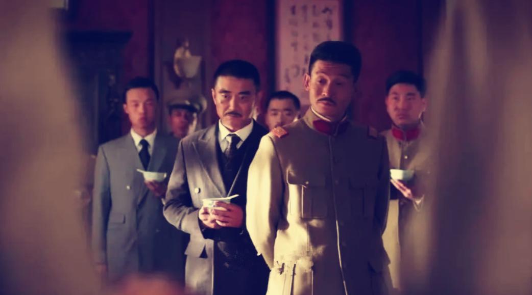 1929年，张学良对杨宇霆说道：“留在府中吃午饭吧。”杨宇霆摆摆手：“我回家吃，