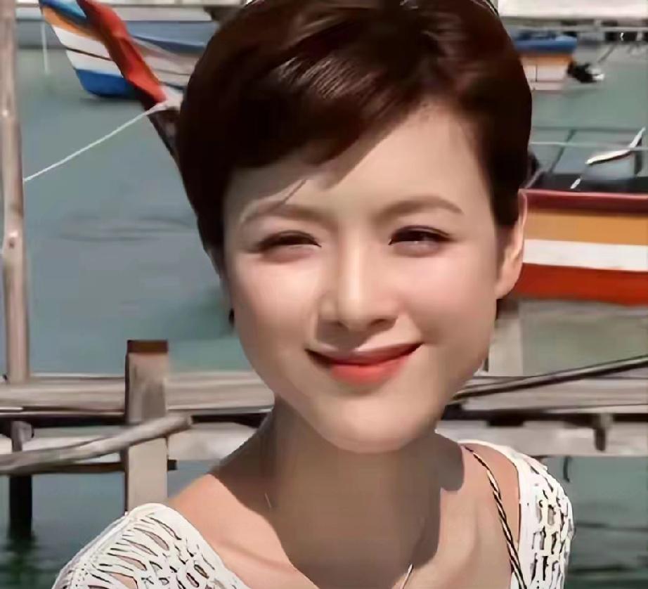 44岁陈茵媺逆袭！被骂戴假发油腻后，晒绝美街拍狂挽颜面TVB短发