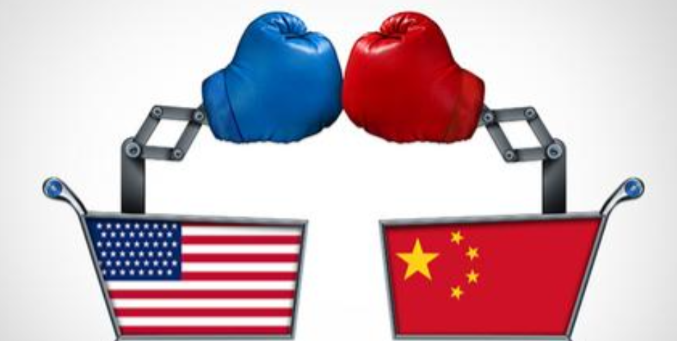 特朗普宣布对华加征100%关税后，12个小时不到，美国人自己先害怕了！美国贸