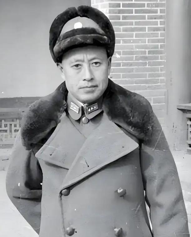1927年，吴佩孚打了败仗，跑到邓县，手下人劝于学忠把他赶走，于学忠气坏了，说，