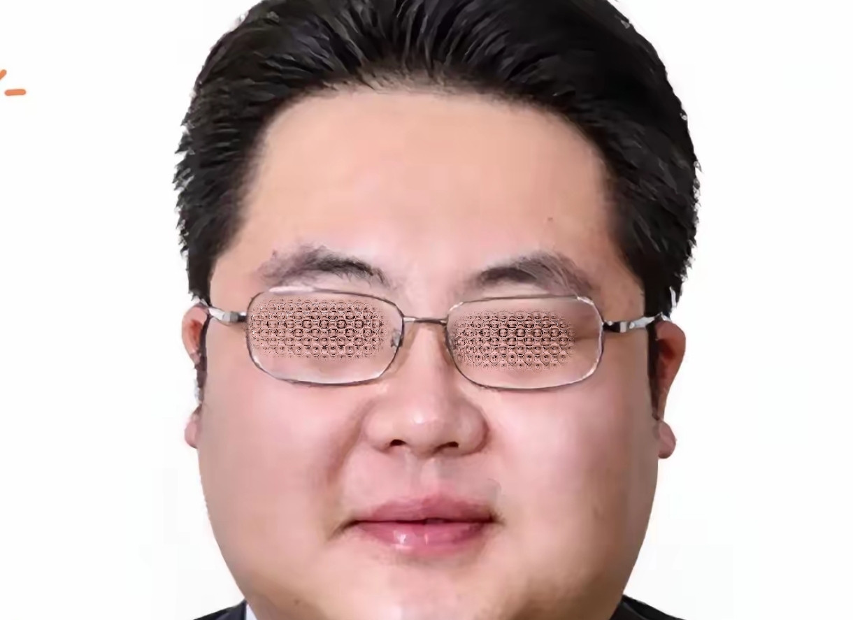 刚看到消息，平谷区人大主任刘震落马了，心里五味杂陈。翻看刘震的过往履历，谁看了都会感慨，妥妥的教科书