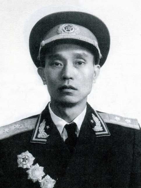 1947年，解放军某师长大婚，谁知新婚当晚居然失踪了，找不到他的许世友将军勃然大