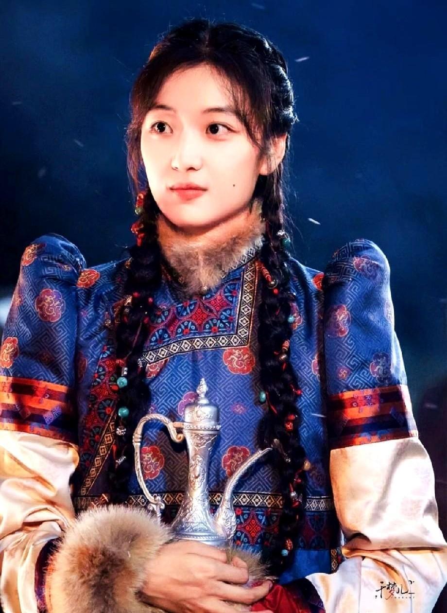 追《大生意人》追到上头！我忍不住去翻了翻，原来导演张挺直接就把《风吹半夏》里合