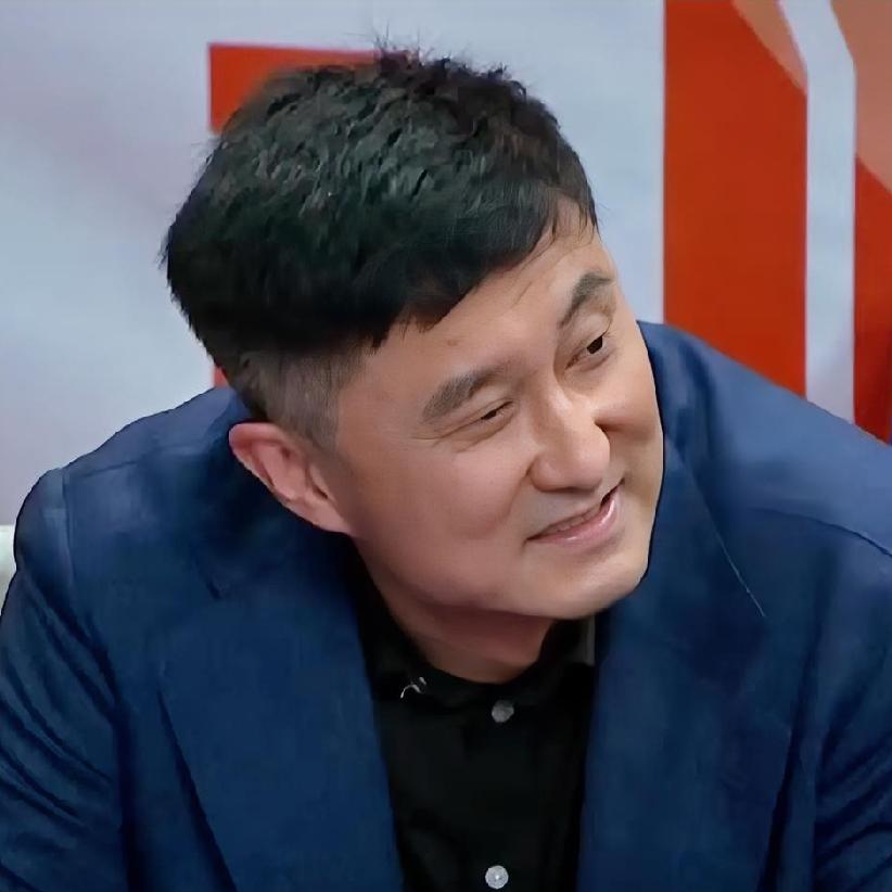 兄弟们！来大瓜了！据知名体育评论员苏群透露：广东男篮主教练杜峰杜大指导下赛季将