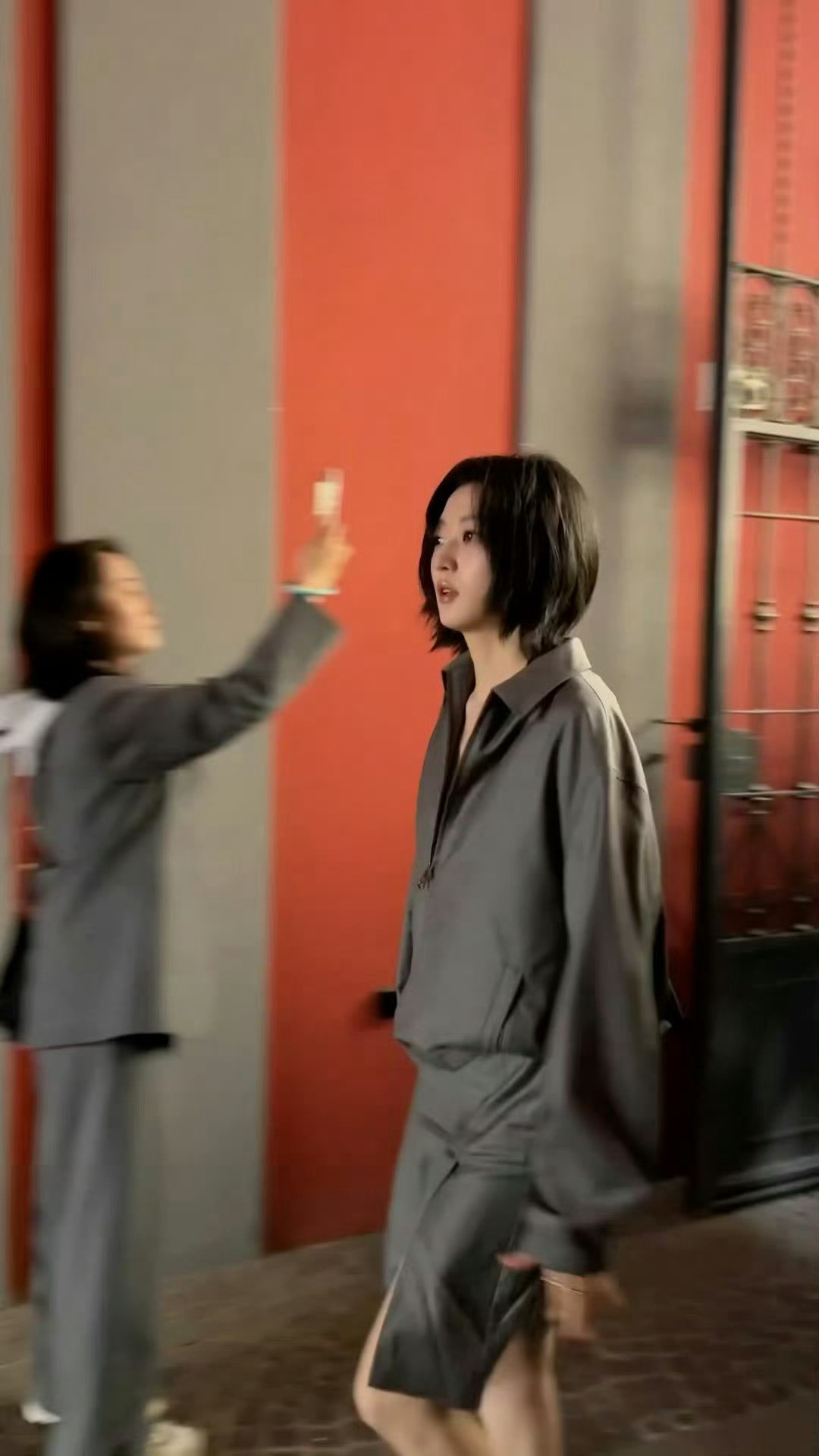 孙千在米兰看秀这颜值和时尚力都拉满了，姐这张脸就很适合去各大秀场，要是我有这张脸