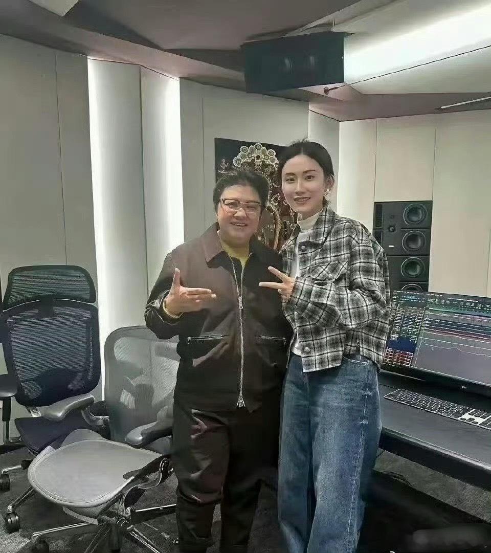 贾玲瘦下来大家都知道，但你们再看看韩红现在的样子！​​​