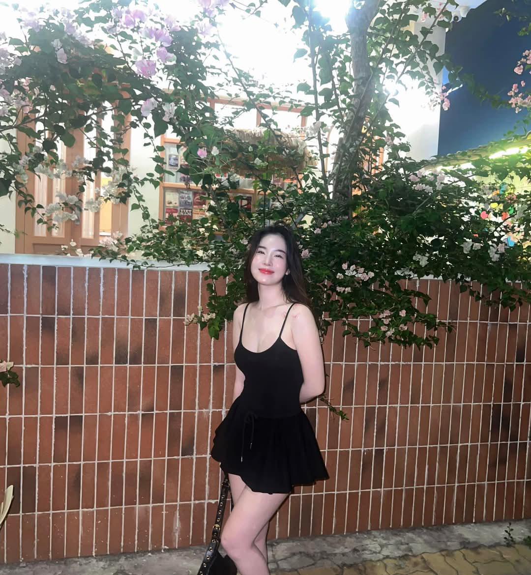 分享一下你的穿搭黑色依然经典