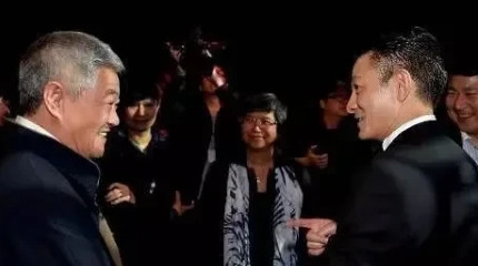 2000年，是个千禧之年，刘德华应邀来到东北举行演唱会，当时定下的目的地本来是辽