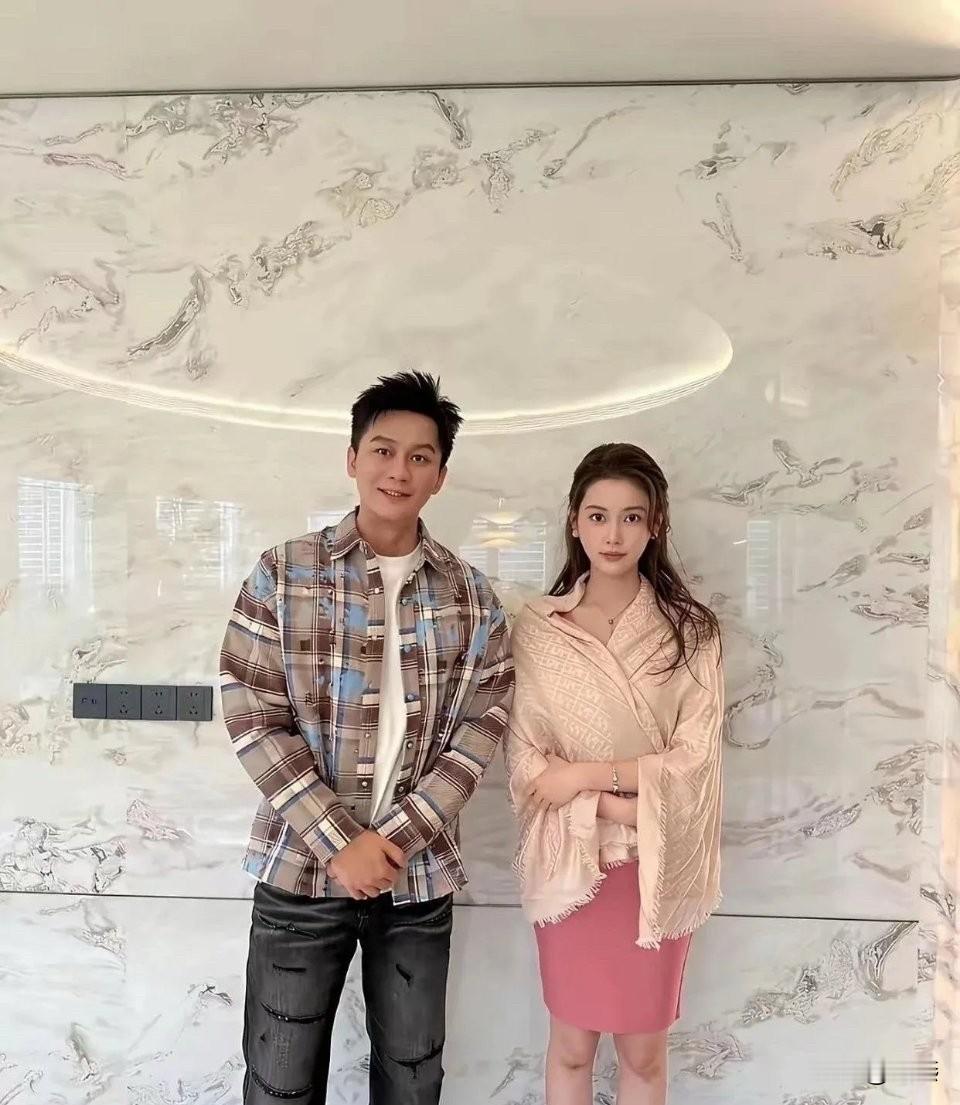 李晨身边这个美女是谁啊，也太好看了吧