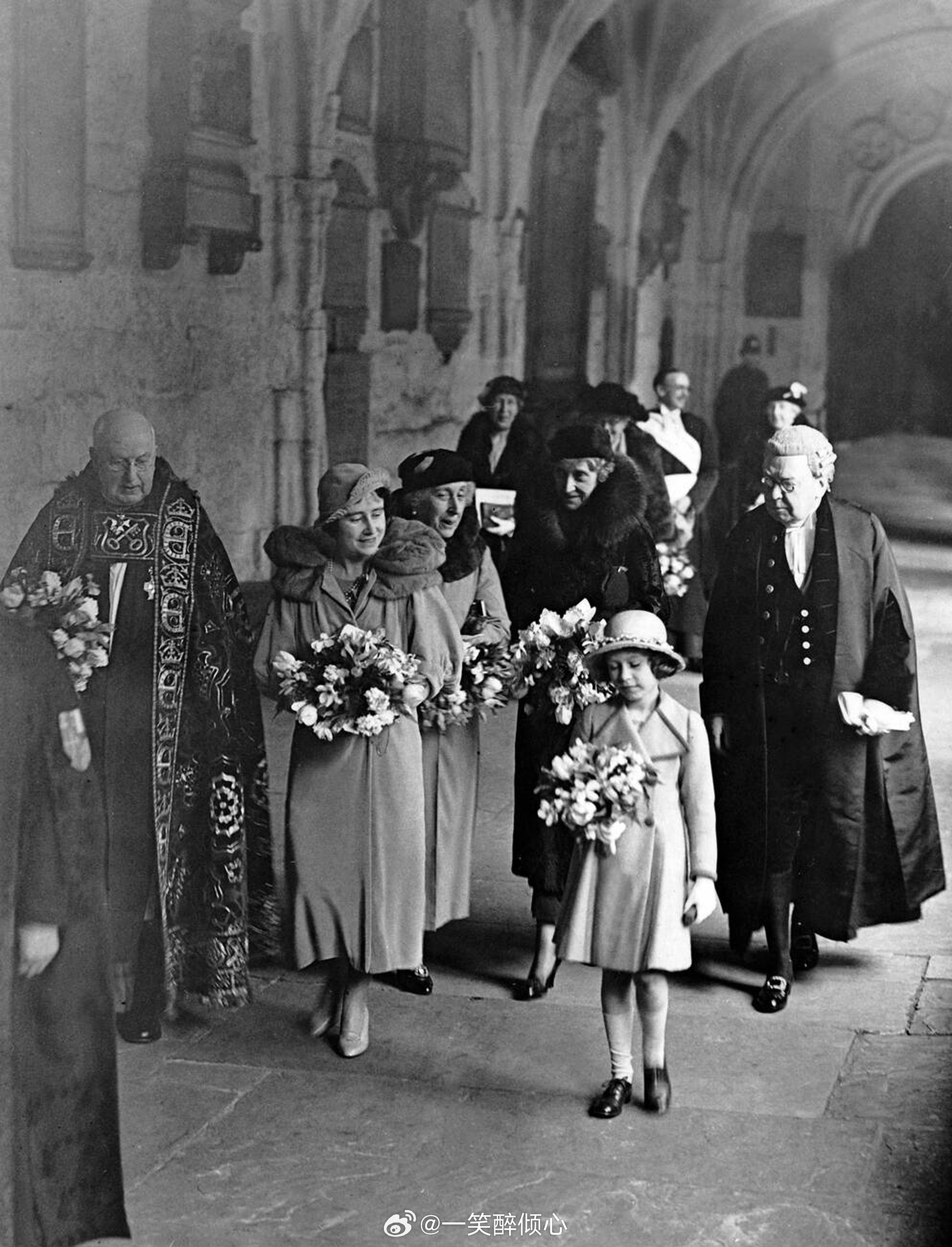 英国王室1935年4月28日，正值耶稣受难日前夕神圣星期四，约克公爵夫人伊丽