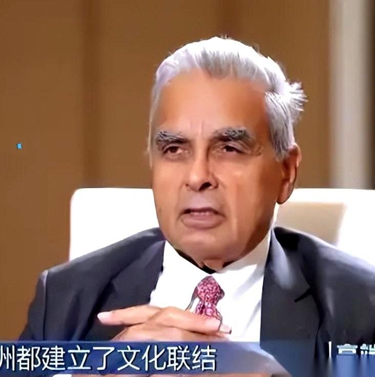 新加坡资深外交家马凯硕，直接把话筒怼到了亚洲脸上：“你们正在犯下一个滔天大错！”