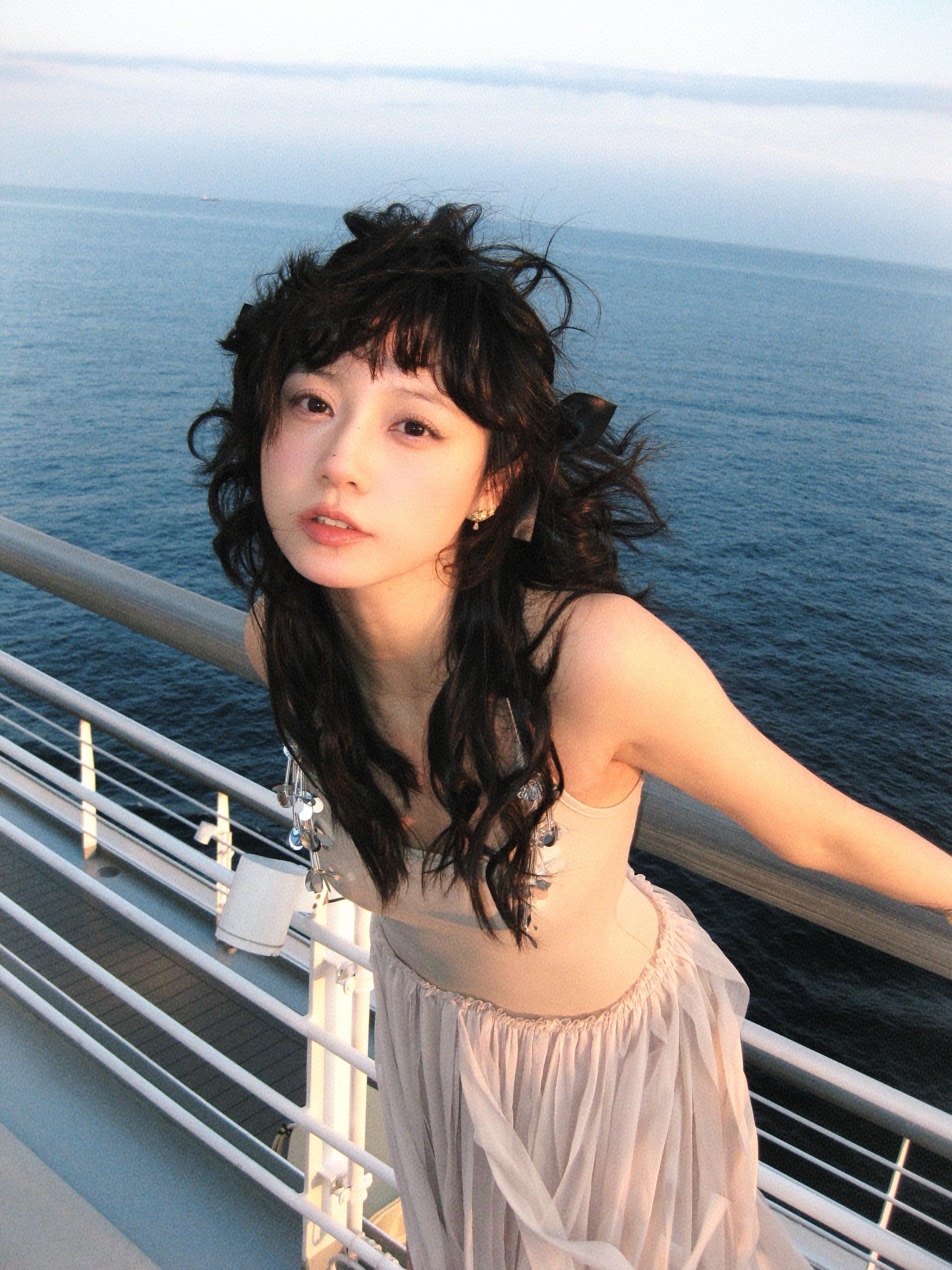 最害怕大海也最喜欢去离大海最近的地方。