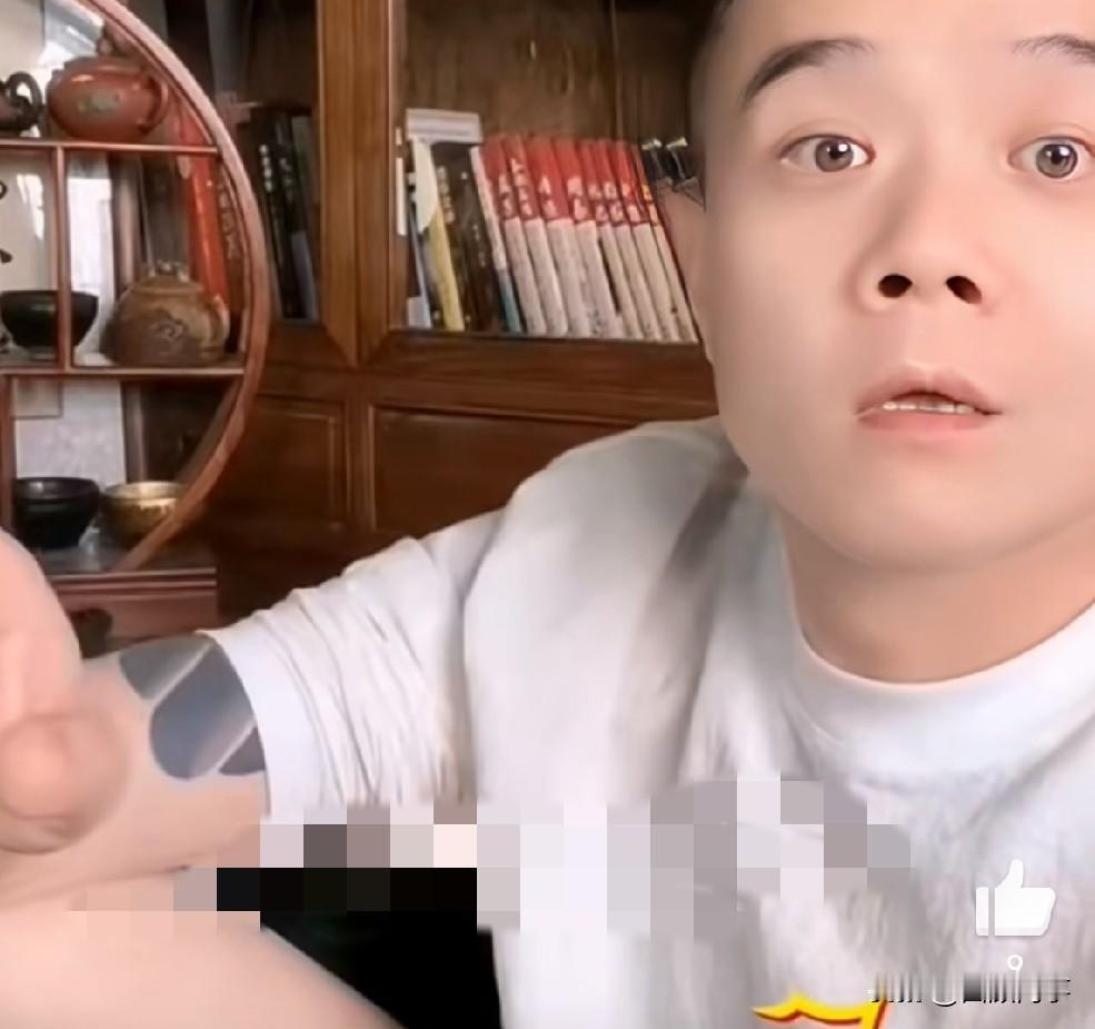 小胖说三姐不如小伊伊，乒乓球2块钱坐公交车把公交车买回家！