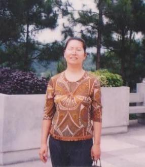 2009年，千万富姐何堃玉在自家公司凭空消失，监控里没有她离开的画面，悬赏50万