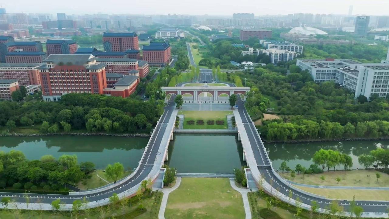 韩媒：浙江大学超越哈佛大学，中国大学研究能力全面崛起！2月13日，韩国媒体《朝