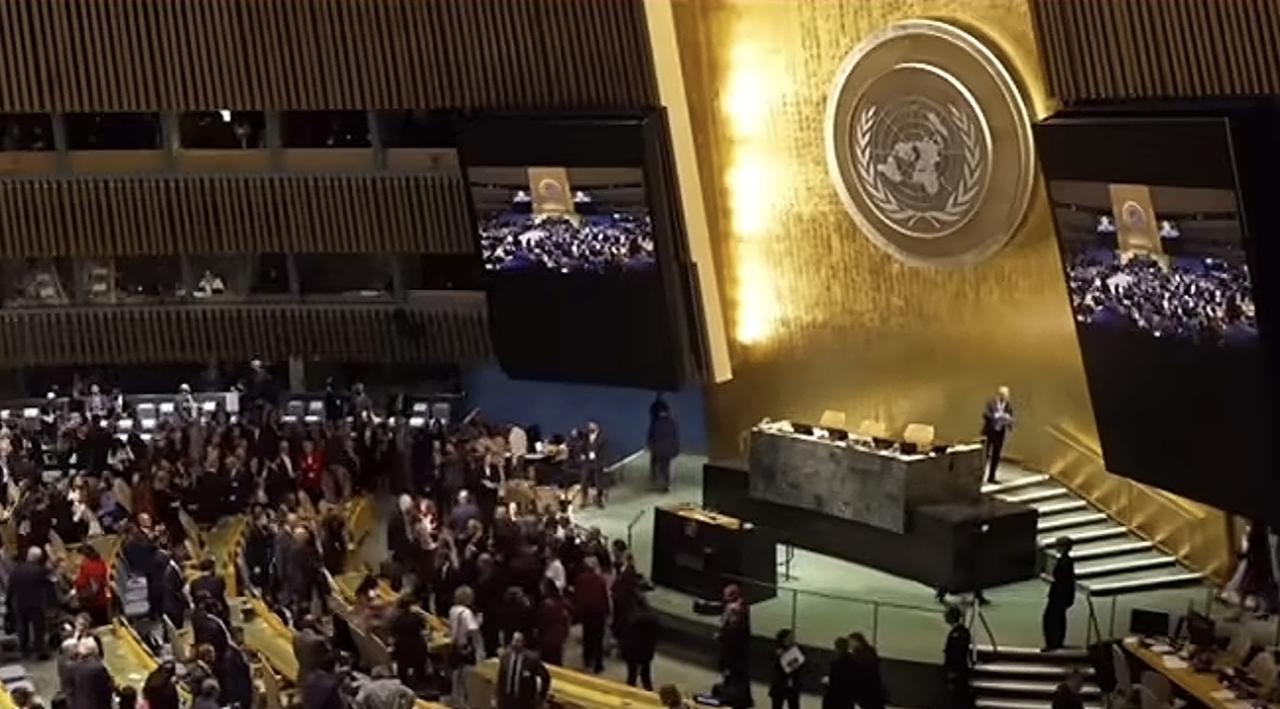 哈马斯是反政府非法武装！巴勒斯坦总统阿巴斯在联合国大会上（视频出席联大）表示: