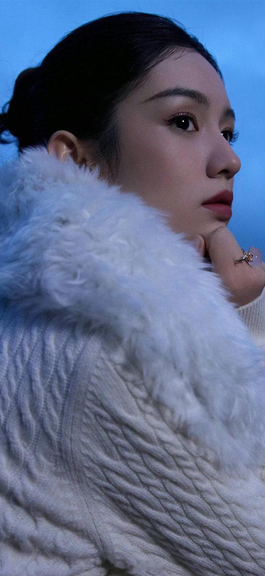 周也头像库又更新了脸蛋天才周也，随手一拍就能当头像。不是刻意拍的，是长得太适合