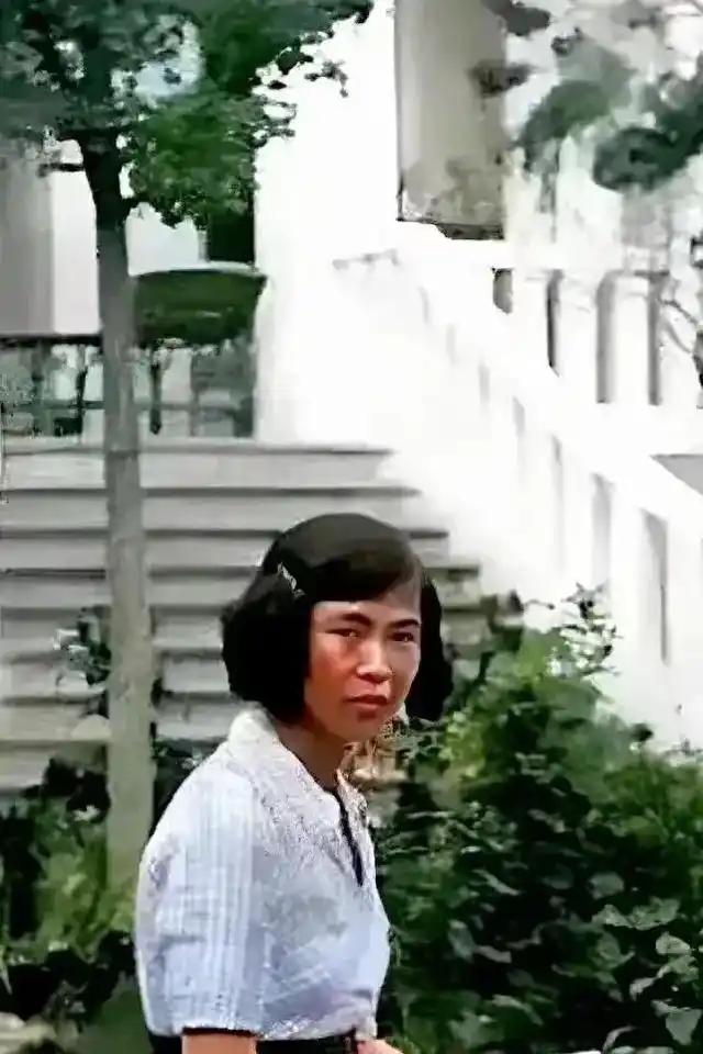 30岁贺子珍真实容貌，不是演员扮演，照片背后是一段十年异国苦旅。1939年，贺子