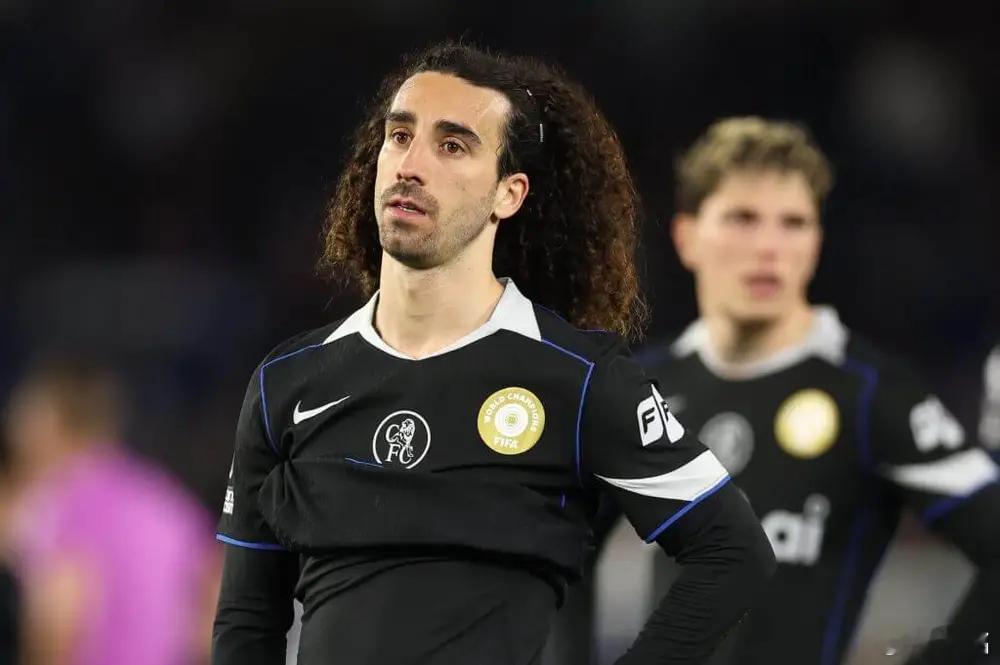 布莱顿3比0切尔西有一个非常诡异的小道儿消息，说是库库雷利亚的发型师泄露了切尔