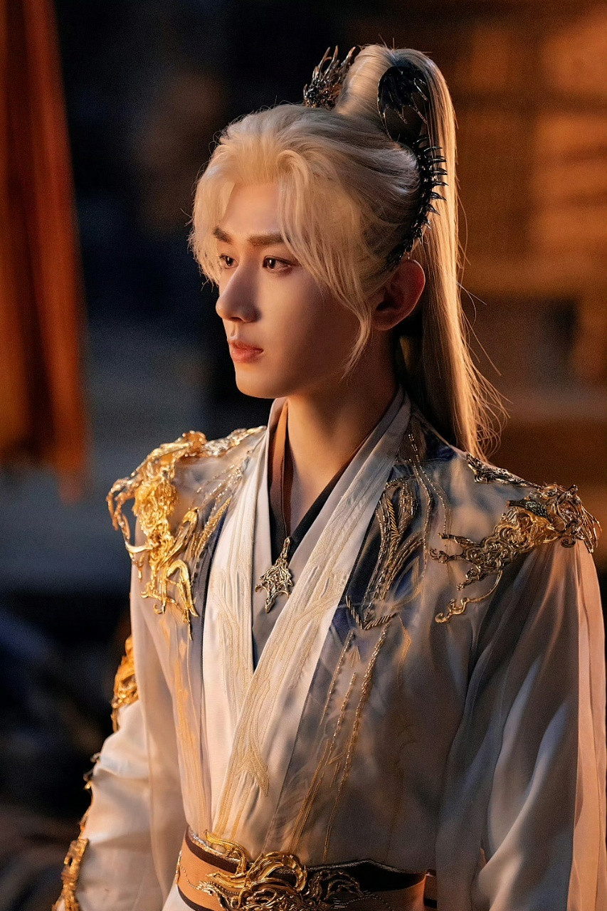 成毅成毅今年涨粉110万成毅今年涨了110万粉成毅今年涨了110万粉太牛了