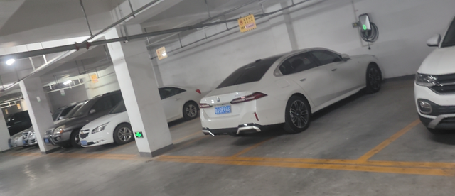 宝马五系周年体验提车到现在马上一年了。总体来说给的体验感还是可以的。首先说一