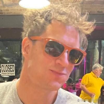 美国投资家迪博尔特在社交平台上写道：“我20年前去过中国。那真是一次大开眼界的经