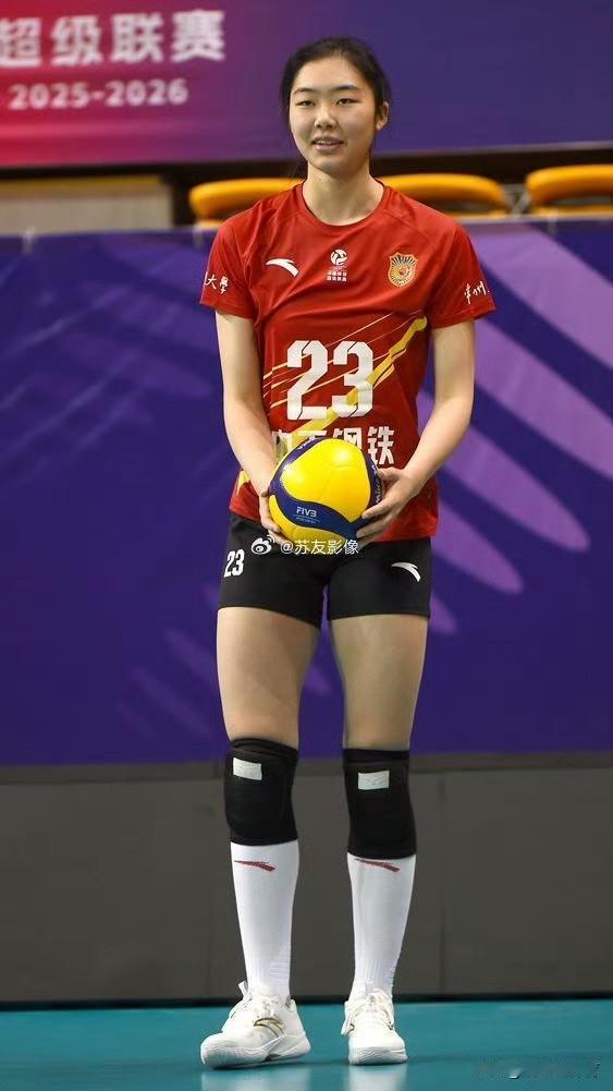 江苏女排对外输出优秀人才，将国青副攻毛唯嘉借给河南队对抗天津。身高1米88的毛唯