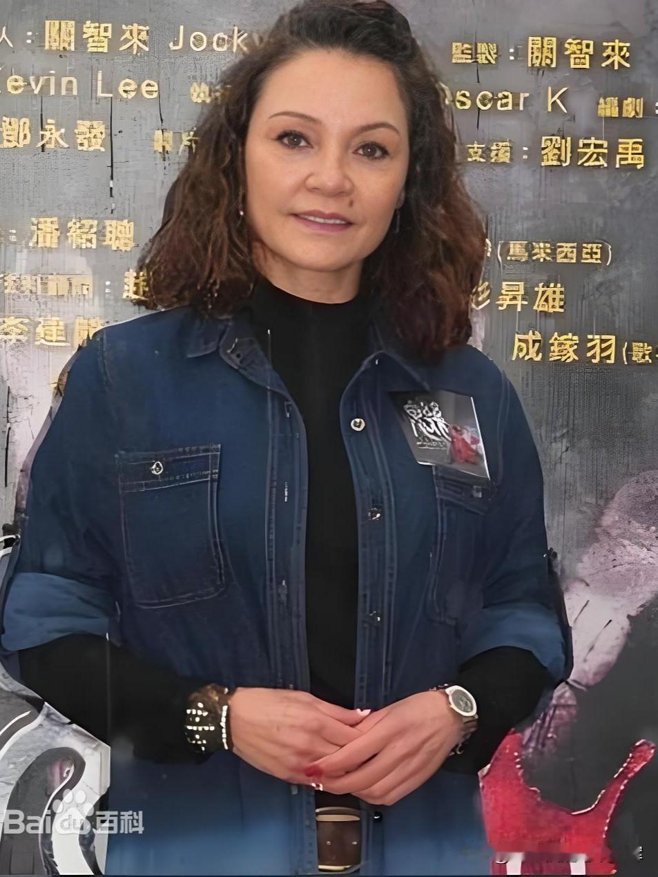 谢贤的前亲家母是张柏芝母亲戴莎莉，现年69岁，中英混血的她年轻时容貌出众，立体五