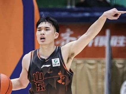 CBA最新消息：据知名篮球自媒体人球圈赵探报道，山西汾酒男篮租借得到谢智杰。其实
