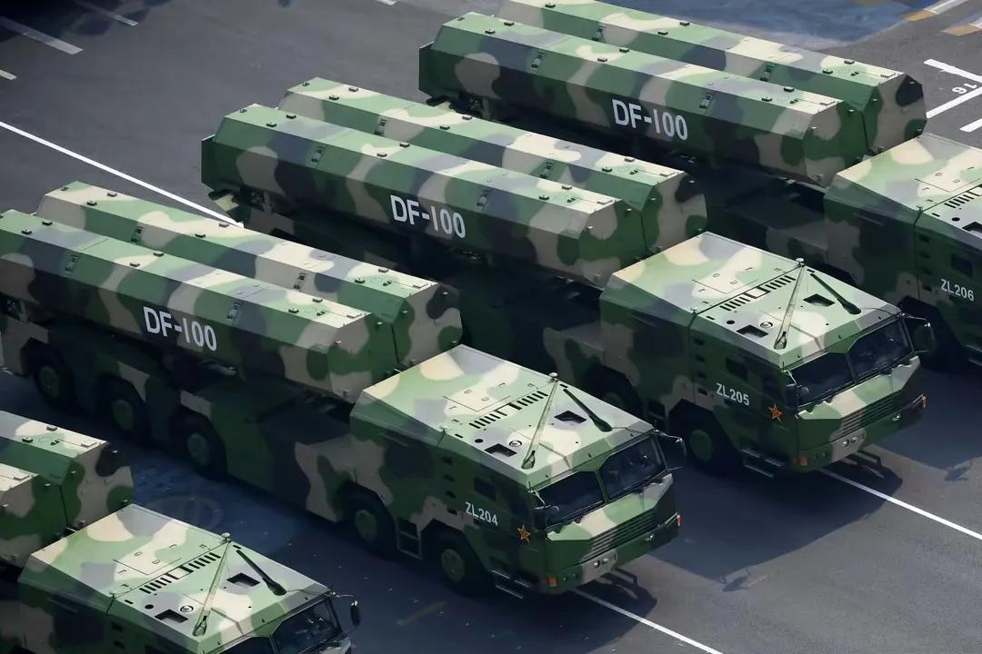 怎👀东风-100？比之战斧出世晚，因而性能高了那么一点点，全程高音速，射程和精