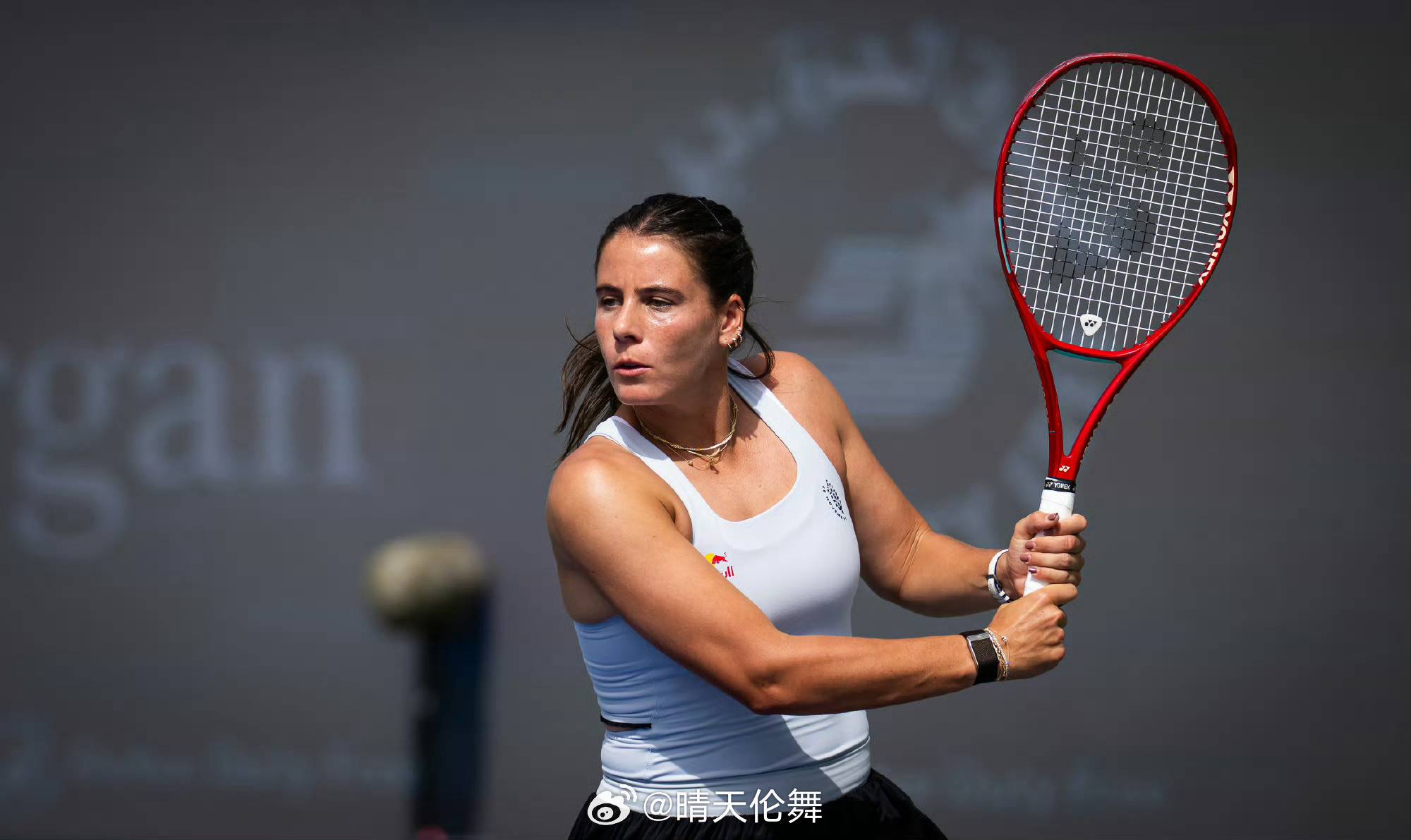 球员动态：纳瓦罗🇺🇸退出自己家族承办的查尔斯顿WTA500，纳瓦罗本赛季状态