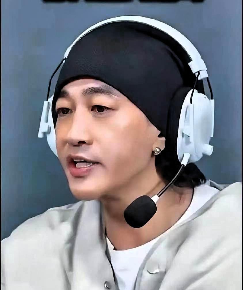 何润东很难塌房了，原因很简单，因为他最大的弱点不是没戏拍对他而言，演艺工