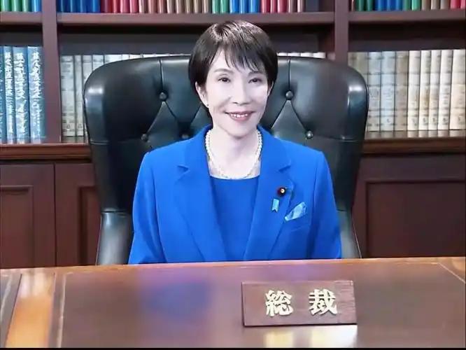 高市亲自指挥试采稀土，日本网友提前开香槟。 日本首相亲自督战南鸟岛稀土试采，