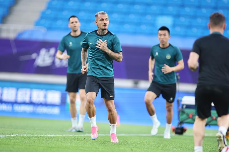 米特里策铁定禁赛，李镇全有可能因辱骂米特里策也被处罚？韦世豪，王大雷，刘浩帆骂人