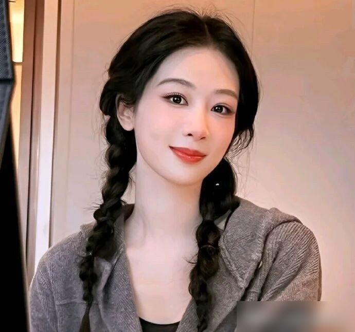 别扯什么规避强敌。《家业》选525，是抢618的钱。杨紫的号召力，是现成的提