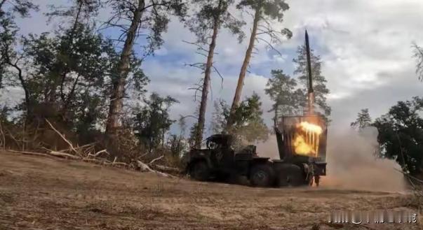 难怪俄军进攻磨磨蹭蹭，和乌军交手4年，坦克装甲车损失3万多？俄军损失曝光，四年