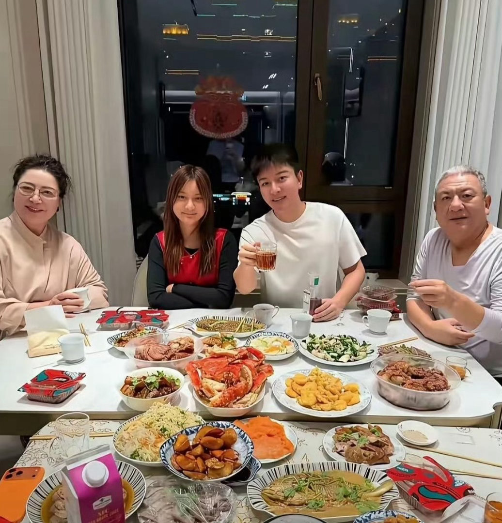 贾乃亮聚餐，放在浙江农村这桌菜什么水平