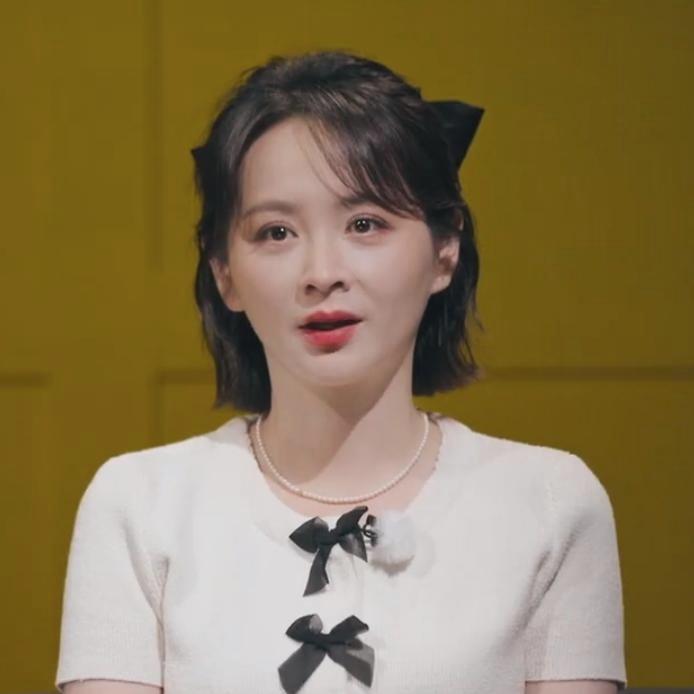 19天没说话，一条语音就五个字：“儿子作业呢。”她不敢回。不是没话讲，是怕
