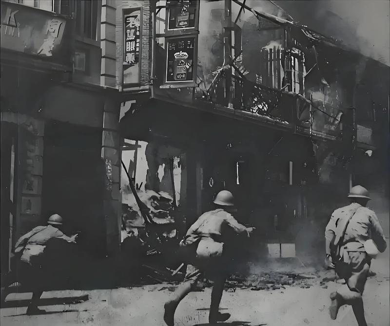 淞沪战场的士兵，可以说是国军士气的巅峰，首次对日攻击作战，悍不畏死的例子比