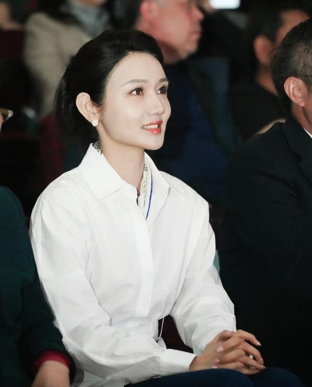 一次，撒贝宁问龙洋：“你的择偶标准是什么？”龙洋看了一眼撒贝宁后，接下来说的一句