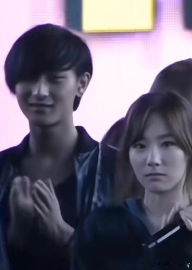 刷到了金泰妍黄子韬多年前同框哈哈哈哈笑死我了少女时代结婚第一人