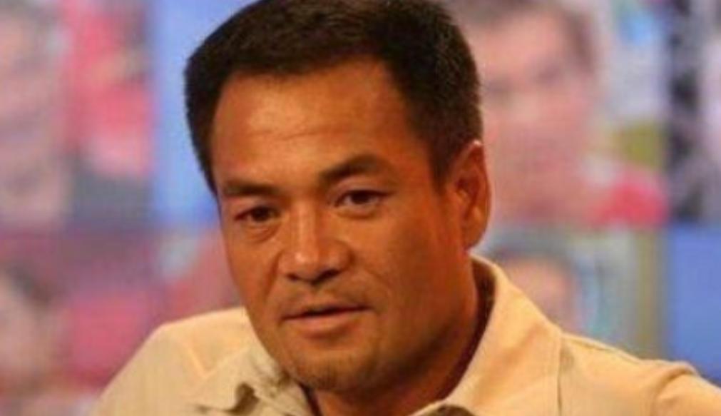 1994年，王志文抢走了尤勇智的女友许晴，尤勇智到葛优家痛哭，葛优安慰他说：“