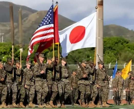 日本现在是否可能在备战？很有可能！目前日本国运衰落的速度快到突破天际，日本经济不
